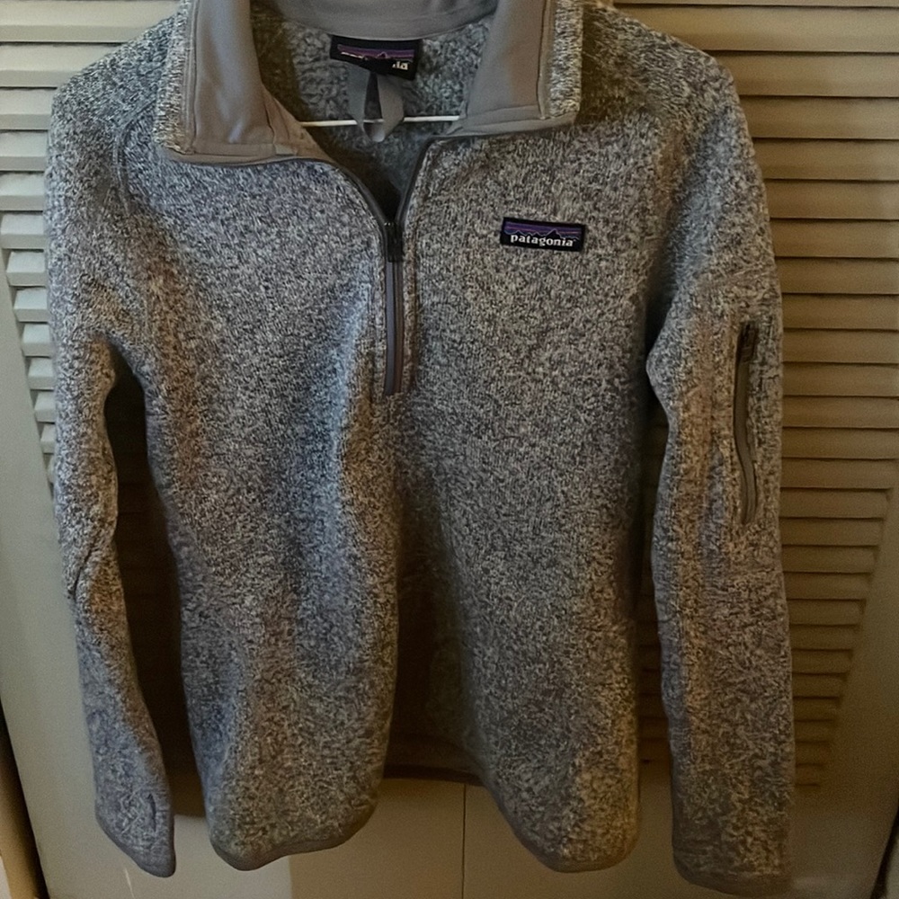 Patagonia gray 1/4 zip pullover size Small